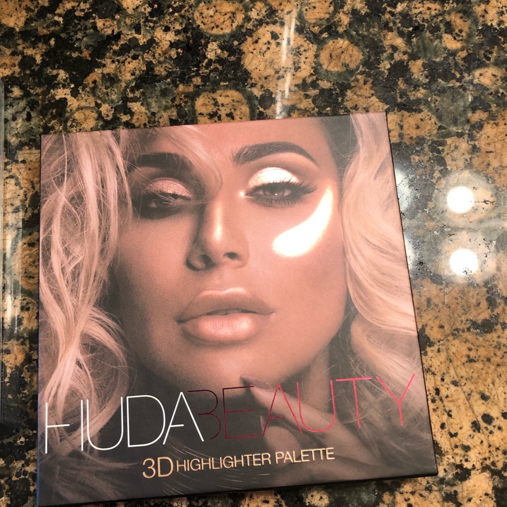 Huda Beauty - Picture 4 of 7